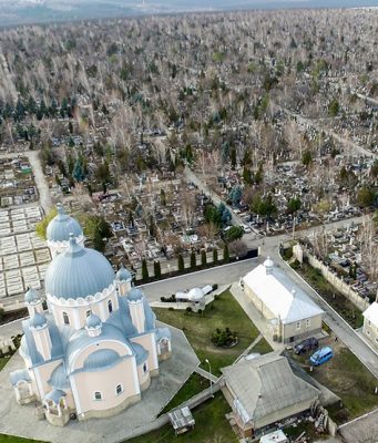 Ужесточено наказание за надругательство над надгробиями