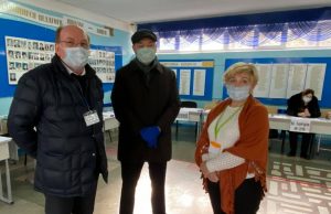 В наблюдении за ходом голосования во втором туре президентских выборов в Молдове наблюдают посол России Олег Васнецов (Фото)