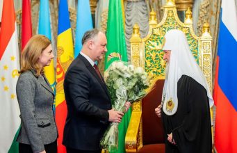 Игорь Додон поздравил Патриарха Кирилла с днем рождения.