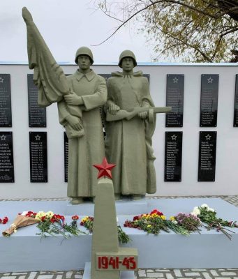 Восстановлен памятник братской могилы советских воинов, погибших в годы Великой Отечественной войны