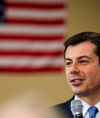 Впервые министром в США станет открытый гей. Байден предложил пост Буттиджичу