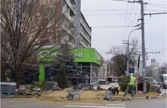 Ремонт тротуаров в центре Кишинева завершится до нового года
