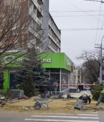Ремонт тротуаров в центре Кишинева завершится до нового года