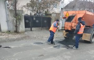 В Кишиневе заделают дыры в дорогах