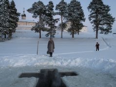 Православные христиане празднуют Крещение Господне