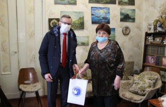 Блокадников, живущих в Молдове, поздравили российские соотечественники