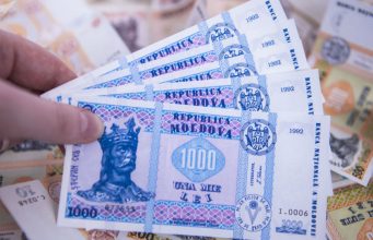В Кишиневе мужчина нашел много денег и не стал их себе присваивать