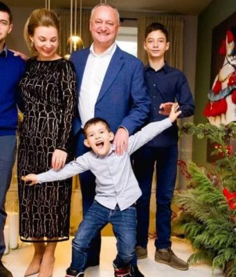 Игорь Додон поздравил сограждан с Рождеством Христовым