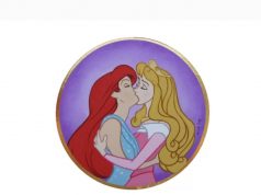 Украинские школьники будут читать книги о принцессах-лесбиянках