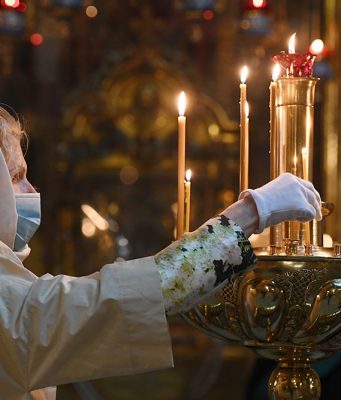 Церковь рекомендует пожилым людям поберечься ковида в Рождество