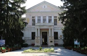 Академии музыки, театра и изобразительных искусств сильно урезали бюджет