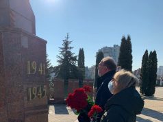 Посол России в Молдове возложил цветы по случаю Дня защитника Отечества