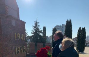 Посол России в Молдове возложил цветы по случаю Дня защитника Отечества