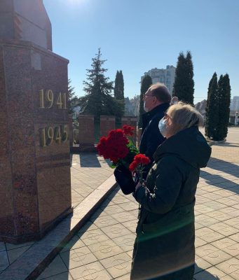 Посол России в Молдове возложил цветы по случаю Дня защитника Отечества