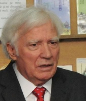 Вопреки слухам писатель Спиридон Вангели жив