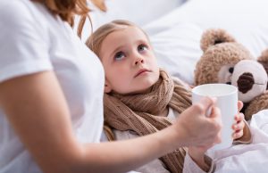 Как отличить у ребёнка COVID-19 от сезонной простуды? ребенок болеет