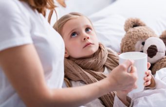 Как отличить у ребёнка COVID-19 от сезонной простуды? ребенок болеет