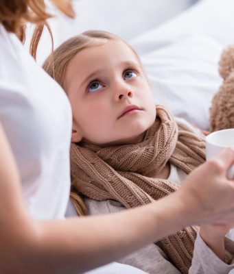 Как отличить у ребёнка COVID-19 от сезонной простуды? ребенок болеет
