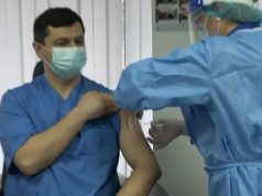Первую вакцину против COVID-19 в Молдове поставили врачу РКБ