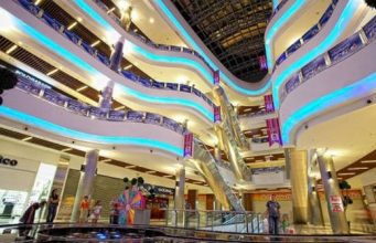 С завтрашнего дня торговые центры и непродовольственные магазины будут работать до 18.00