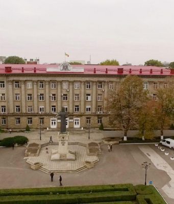 Главам предприятий в Бельцах повысили зарплаты бельцы