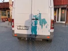 Автомобиль партийного лидера облили зеленкой