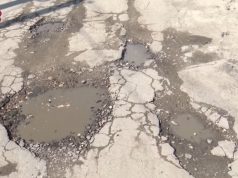 Разбитые улицы Кишинева вызывают возмущение пешеходов и водителей