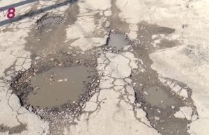 Разбитые улицы Кишинева вызывают возмущение пешеходов и водителей