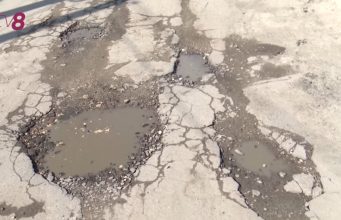 Разбитые улицы Кишинева вызывают возмущение пешеходов и водителей