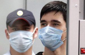 Суд арестовал устроившего стрельбу в гимназии Казани