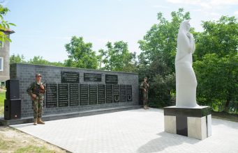 В селе Корнешты восстановили два монумента ВОВ
