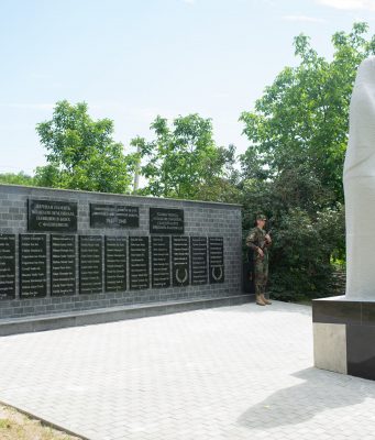 В селе Корнешты восстановили два монумента ВОВ