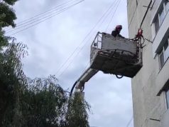 Спасатели демонтировали аварийную бетонную плиту в Кишиневе