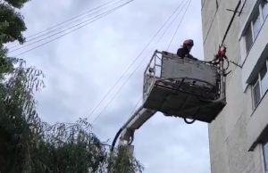 Спасатели демонтировали аварийную бетонную плиту в Кишиневе