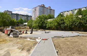 Ремонт дворов в Кишиневе продолжается