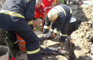 В Теленештах пожарные спасли попавшего под обвал человека