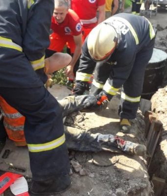 В Теленештах пожарные спасли попавшего под обвал человека