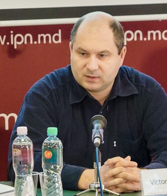 Парликов: дилеры топлива специально нагнетают панику поднятием цен