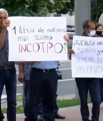 Сельхозпроизводители протестуют у администрации президента в Кишиневе