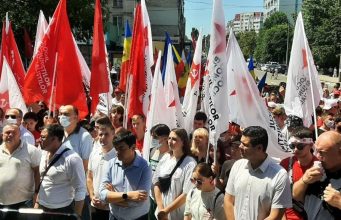 Акция протеста в Кишиневе – граждане требуют отменить решение о сокращении числа участков