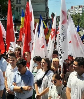 Акция протеста в Кишиневе – граждане требуют отменить решение о сокращении числа участков