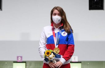 Россиянка Бацарашкина завоевала золото на Олимпиаде в Токио