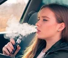 Среди молдавской молодежи выявлен резкий рост зависимости от электронных сигарет