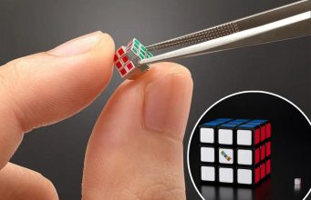 Японский производитель игрушек создал самый маленький кубик Рубика