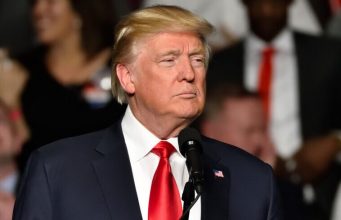 Дональд Трамп провел предвыборный митинг в Пенсильвании, где на него было совершено покушение