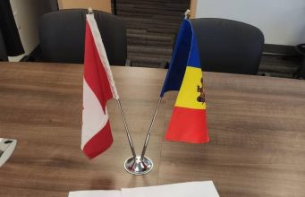 Первые заполненные бюллетени для голосования по почте поступили из Канады