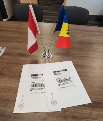 Первые заполненные бюллетени для голосования по почте поступили из Канады