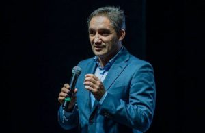 На выборах проголосовал и кандидат от Партии социалистов, экс-генпрокурор Александр Стояногло