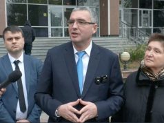 На избирательном участке проголосовал и кандидат от «Нашей партии», бывший мэр Бельц Ренато Усатый