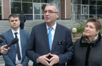 На избирательном участке проголосовал и кандидат от «Нашей партии», бывший мэр Бельц Ренато Усатый